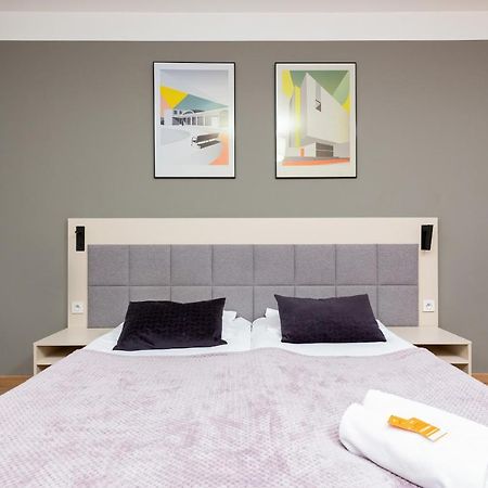 Wolska Residence Apartments With Parking By Noclegi Renters Varsovia Exterior foto