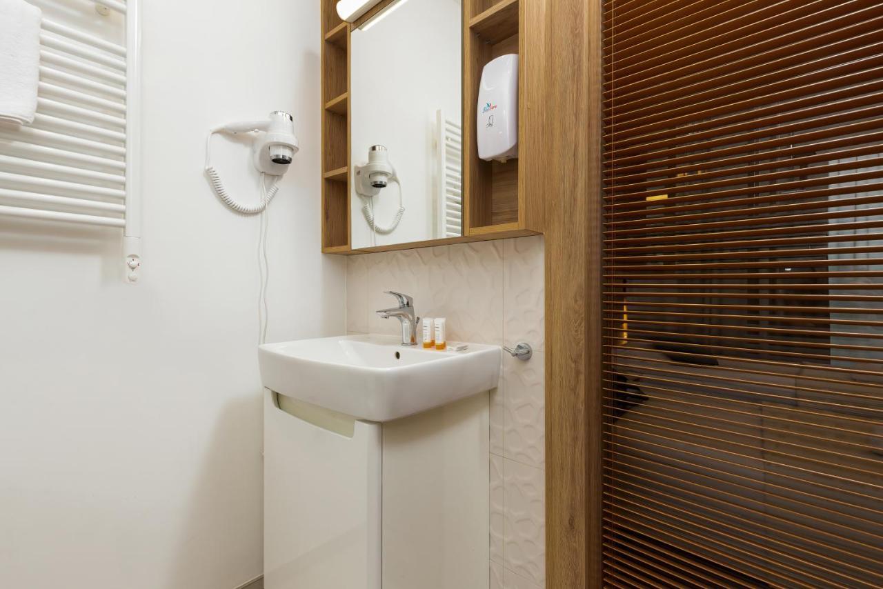 Wolska Residence Apartments With Parking By Noclegi Renters Varsovia Exterior foto